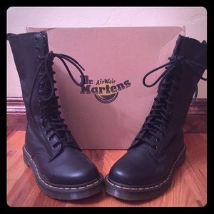 Dr. Martens Virginia Combat Boot